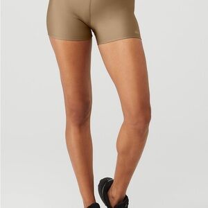 NWT 3" High-Waist Airlift Short in Gravel